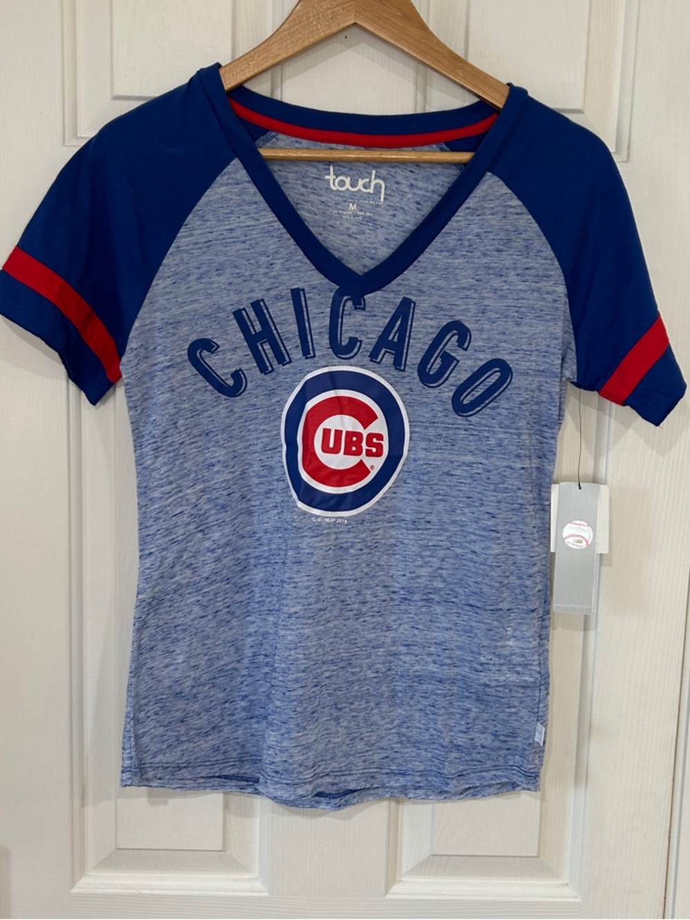 NWT Touch by Alyssa Milano Chicago Cubs V-Neck Raglan Graphic T-Shirt Medium